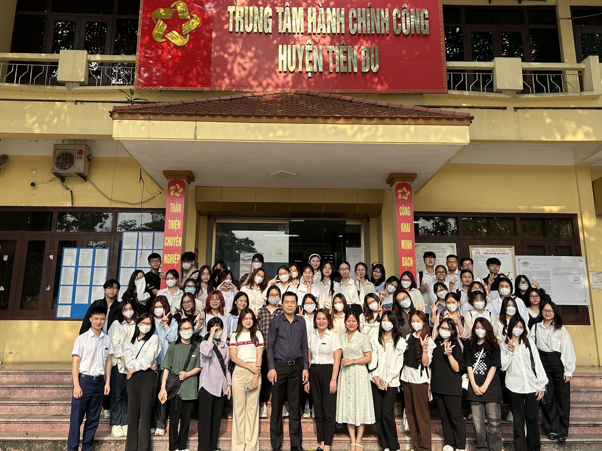 Hoạt động thực tế học phần của sinh viên Khoa học quản lý về văn hóa tổ chức tại Trung tâm hành chính công, huyện Tiên Du, tỉnh Bắc Ninh 
